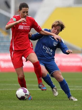 GER, 1.Bundesliga, Frauen, FF USV Jena vs VFL Sindelfingen 11.11.12, Jena, Ernst-Abbe-Sportfeld, GER, 1.Bundesliga, Frauen, FF USV Jena vs VFL Sindelfingen im Bild Susann Utes (Jena) gegen Merza Julevic(Sindelfingen) during the match between FF USV Jena and VFL Sindelfingen on 2012 11 11