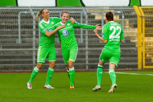 Torjubel - Torschützin Zsanett Jakabfi (VfL Wolfsburg) trifft zum 2-1 - 1. Fußball Bundesliga Punktspiel Saison 2012-13 VFL Wolfsburg vs. 1. FFC Frankfurt im Stadion am Elsterweg in Wolfsburg - Aktion, 11.11.2012, Deutschland, Fußball,Frau,Frauen