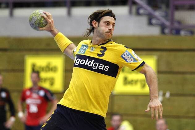 Gummersbach, Eugen-Haas-Halle, 10.11.12: Rhein-Neckars Uwe Gensheimer im Spiel der Handball Bundesliga zwischen VFL Gummersbach vs. Rhein-Neckar Löwen in der Saison 2012 2013.