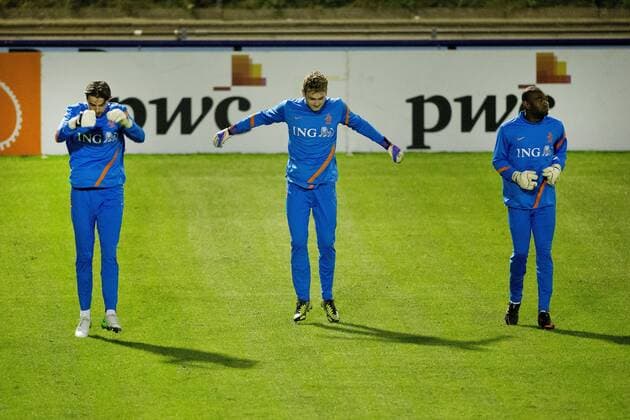 (L-R) Goalkeeper Tim Krul of Holland, Jeroen Zoet of Holland, Kenneth Vermeer of Holland during the Training Session of the Dutch Team at Sportpark Nieuw Zuid on November 12, 2012 in Katwijk, The Netherlands. Training session Dutch team Training 2012 2013 xVIxLaurensxLindhoutxIVx 1244138