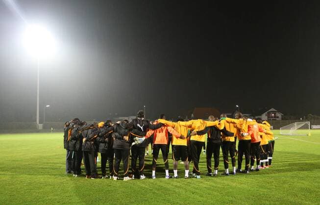 FUSSBALL - AUT vs CIV, Testspiel, Vorberichte, Training TRAUN,AUSTRIA,12.NOV.12 - FUSSBALL - ÖFB Länderspiel, Österreich vs Elfenbeinküste, Freundschaftsspiel, Vorberichte, Training Nationalteam CIV. Bild zeigt die Mannschaft von CIV. 