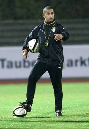 FUSSBALL - AUT vs CIV, Testspiel, Vorberichte, Training TRAUN,AUSTRIA,12.NOV.12 - FUSSBALL - ÖFB Länderspiel, Österreich vs Elfenbeinküste, Freundschaftsspiel, Vorberichte, Training Nationalteam CIV. Bild zeigt Teamchef Sabri Lamouchi (CIV). 