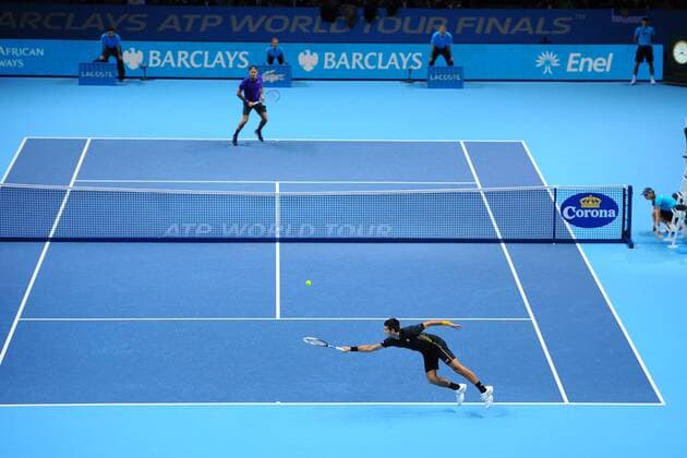 Novak Djokovic (SRB) and Roger Federer (SUI) -- ATP Masters in London - Tennis Herren - 12 11 2012 COUVERCELLE TENNISMAG PANORAMIC 