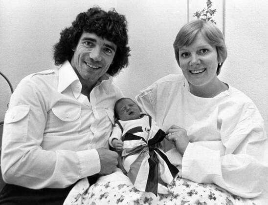 Kevin Keegan (Hamburger SV) mit seiner Ehefrau Jean und der Neugeboren Tochter Laura Jane