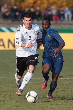 Kehl Fußball Freundschaftsspiel Länderspiel U 19 Deutschland vs. Frankreich von links: Robin YALCIN (Deutschland)- Lenny NANGIS (Frankreich)