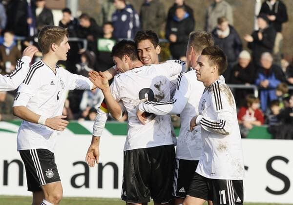Deutschland - Frankreich, Länderspiel U19 Jubel Rani KHEDIRA, U19 Nationalmannschaft, GER, quer, Fußball, Länderspiel DFB U19, Saison 2012 2013