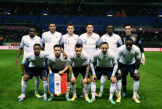 Mannschaftsbild Frankreich, hi.v.li.: Blaise Matuidi - Etienne Capoue - Laurent Koscielny - Olivier Giroud - Mamadou Sakho - Hugo Lloris - Vorn: droite Patrice Evra - Mathieu Valbuena - Mathieu Debuchy - Franck Ribery - Mousssa Sissoko - FOOTBALL: Italien - Frankreich. Match - 14 11 2012 xAnthonyxBibardxFEPx 