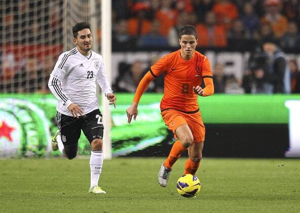 Ilkay Gündogan , (GER) gegen Ibrahim Afellay, rechts Mi. 14.11.2012 Fussball Länderspiel in Amsterdam Niederlande - Deutschland