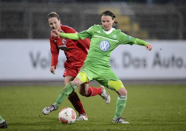 Jennifer Cramer (li., Pot) und Conny Pohlers (Pot), VfL Wolfsburg - 1.FFC Turbine Potsdam, Fußball, Frauen, Bundesliga, Saison 2012 2013, Potsdam, 23.11.2012,