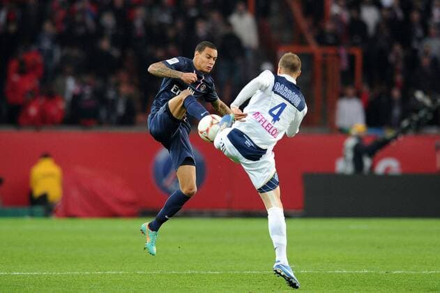 Gregory Van der Wiel (PSG) Stephane Darbion (Troyes) FOOTBALL : PSG vs Troyes - Ligue 1- 24 11 2012 N.LeGouic FEP Panoramic 