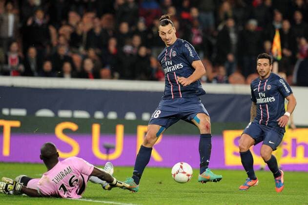 Zlatan Ibrahimovic (PSG) Yohann Thuram Ulien (Troyes) FOOTBALL : PSG vs Troyes - Ligue 1- 24 11 2012 N.LeGouic FEP Panoramic 