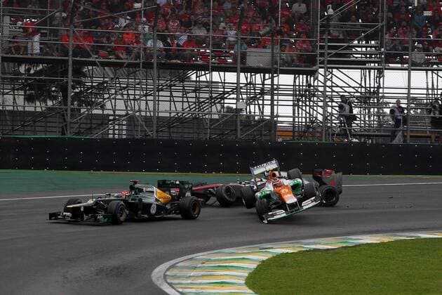 25.11.2012- Race, Crash, Nico Hulkenberg (GER) Sahara Force India F1 Team VJM05 and Lewis Hamilton (GBR) McLaren Mercedes MP4-27 Brazilian Grand Prix, Sao Paulo 22-25 November 2012 