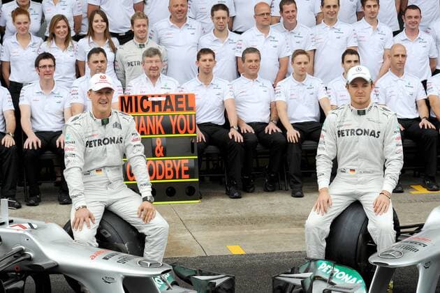 GRANDE PREMIO DO BRASIL AT INTERLAGOS NOVEMBER 23-24-25 2012. MERCEDES AMG TEAM PICTURE WITH DRIVERS MICHAEL SCHUMACHER AND NICO ROSBERG AND FAREWELL SIGN FOR MICHAEL RETIREMENT. FORMULE 1 : Grand Prix du Bresil - Course - 25 11 2012 BERNARDASSET PANORAMIC 