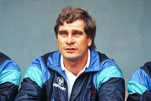 Aus Freundschaftsspiel Eintracht Braunschweig (Gelb) gegen den 1. FC Magdeburg 2:1 am 17.07.1990: FC Trainer Sigmund Mewes