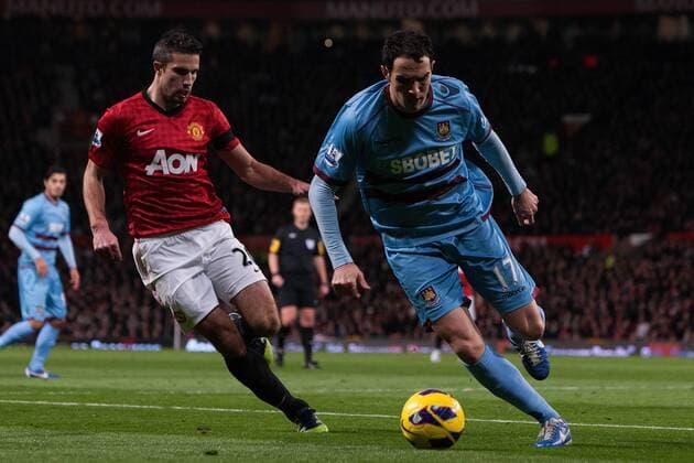 Football - 2012 2013 Premier League - Manchester United vs. West Ham United Robin van Persie of Manchester United pressures West Ham s Joey O Brien at Old Trafford 