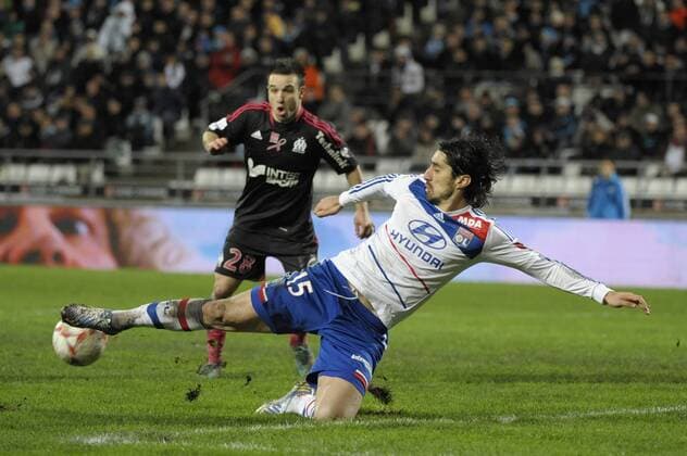 Bisevac (OL) FOOTBALL : Marseille vs Lyon - Ligue 1 - 28 11 2012 FranckPennant Panoramic 