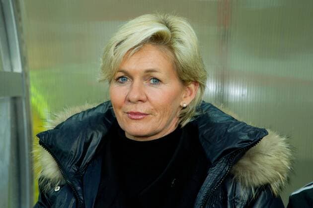 Bundestrainerin Silvia Neid (Deutschland) - Frauen Test Länderspiel Deutschland vs. Frankreich im Erdgas Sportpark in Halle Saale - Portrait,Fußball,Frau,29.11.2012,Deutschland