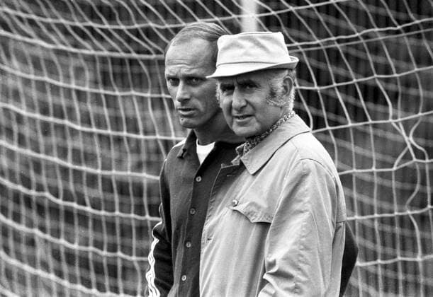 Trainer Udo Lattek (li.) und manager Robert Schwan (beide FC Bayern München)