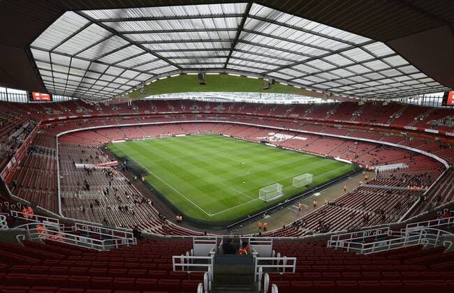 01.12.2012 London, England. Fans begin filtering in to the Emirates Stadium home of Arsenal FC ahead of the Premier League game. xJustinxSetterfieldx  ActionPlus11352493