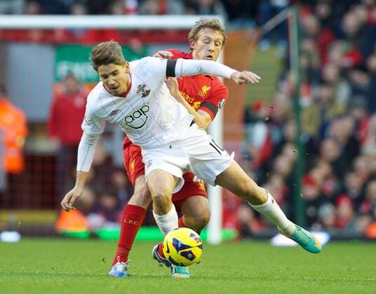 PROPAGANDA20121201 Football - soccer: Barclays Premier League, Liverpool FC - Southampton FC, Liverpool s Lucas Leiva in action against Southampton during the Premiership match at Anfield. (Hinweis: Verwendung nur in Deutschland, Österreich oder Schweiz - only Germany, Austria and Switzerland) xHOCHxZWEIx xPropagandax