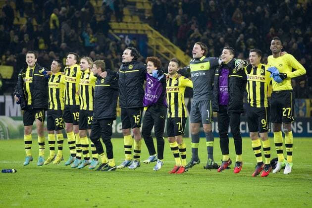 Die Dortmunder Spieler feiern den Sieg, Fussball Champions League, Vorrunde 6. Spieltag, Borussia Dortmund (DO) - Manchester City (ManCity), am 04.12.2012 in Dortmund Deutschland