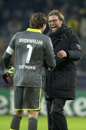 Torwart Roman WEIDENFELLER (li.) freut sich mit Trainer Jürgen KLOPP (Jürgen, beide DO), Fussball Champions League, Vorrunde 6. Spieltag, Borussia Dortmund (DO) - Manchester City (ManCity) 1:0, am 04.12.2012 in Dortmund Deutschland