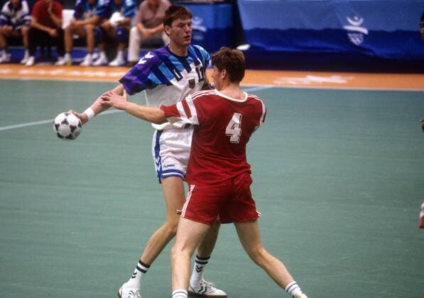 Handball - Barcelona, Olympische Spiele - Deutschland vs. GUS: Volker Zerbe (Deutschland) und Andrei Barbachinski (GUS)