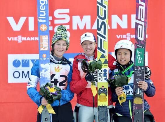SKI NORDISCH - FIS WC Sotschi KRASNAJA POLJANA,RUSSLAND,09.DEZ.12 - SKI NORDISCH, SKISPRINGEN - FIS Weltcup der Damen, Siegerehrung. Bild zeigt Coline Mattel (FRA), Daniela Iraschko (AUT) und Sara Takanashi (JPN). 
