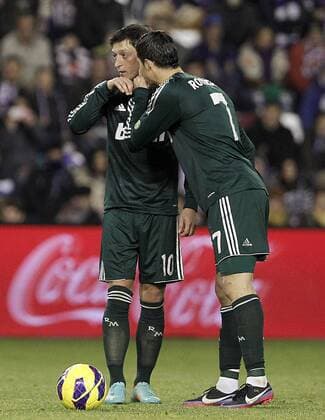 Real Madrid s Mesut Ozil (l) and Cristiano Ronaldo during La Liga match.December 08,2012.  (20135526)