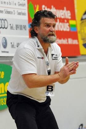Rastislav Trtik, Trainer HC Empor Rostock, engagiert an der Linie, 08.12.2012, Handball, Maenner, 2. Bundesliga, Saison 2012 2013, 16. Spieltag, HG Saarlouis vs HC Empor Rostock