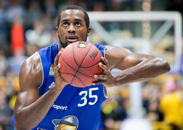 Oldenburg, Niedersachsen, DEU, 08.12.2012, Zachery Peacock (Fraport Skyliners). EWE Baskets Oldenburg vs. Fraport Skyliners. Basketball-Bundesliga 12. Spieltag, Saison 2012 2013 in der EWE Arena Oldenburg. EWE Baskets Oldenburg vs. Fraport Skyliners