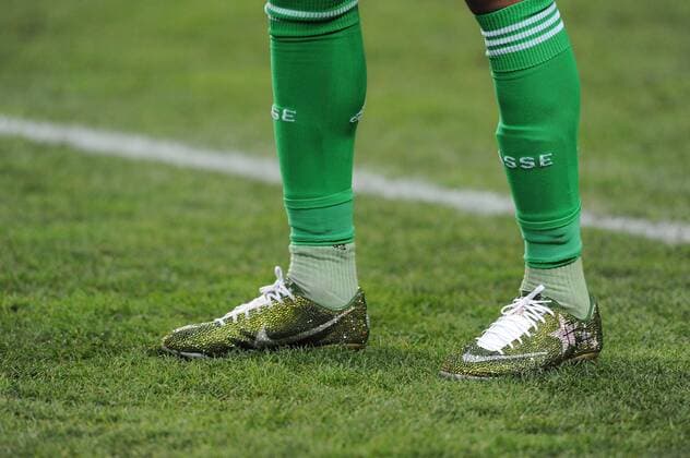 Glitzerschuhe von Pierre Emerick Aubameyang ( AS Saint Etienne ) - Ligue 1 - 09 12 2012 N.LeGouicxFEPxPanoramic 
