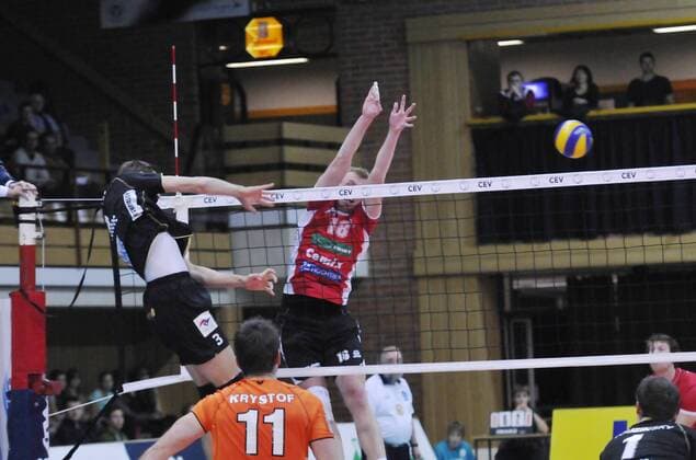 Champions League, voleyball, Jihostroj Ceske Budejovice - Berlin Recycling Volleys, December 12, 2012, Ceske Budejovice, Czech Republic. Robert Kromm (left) of Berlin and Michal Krisko (right) of Jihostroj. (CTKxPhoto JanxHonza) CTKPhotoF201212120527501 