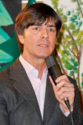 Joachim Jogi Loew Übergabe der 100.000 Euro Spende von MAOAM zugunsten der Stiftung Fairchance in der Vineta-Grundschule, Berlin Foto:xgbrcix xFuturexImage