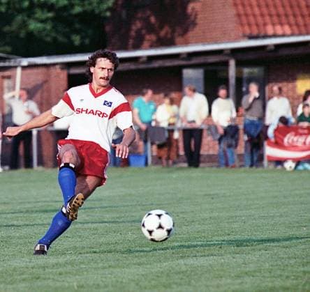 Freundschaftsspiel zwischen ASC Pollhagen Nordsehl (bei Stadthagen Han) gegen den HSV Hamburg am 16.05.1990 - Jan Furtok (HSV)