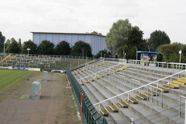 Stadion im Sportforum Hohenschönhausen in Berlin, Heimspielstätte des BFC Dynamo - Deutschland,Fußball,18.09.2008