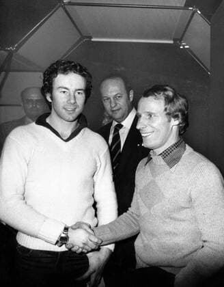 Ingemar Stenmark (Schweden, li.) und Berti Vogts (Borussia Mönchengladbach Deutschland) treffen sich auf der ISPO in München