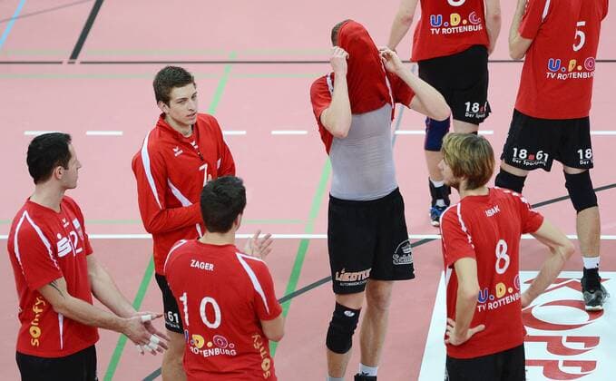 Volleyball DVV Pokal Halbfinale Saison 2012 2013 TV Rottenburg 1-3 Moerser SC 29.11.2012 Enttäuschung TV Rottenburg; Tibor Filo, Sven Metzger, Nico Zager, Rene Bahlburg und Felix Isaak (v.li.) 