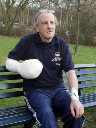 Rolf Wolfshohl nach seinem Sturz in der Merheimer Klinik Bild: Herbert Bucco 30.09.2009 Sport