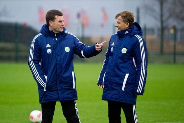 Trainer Dieter Hecking (li.) und Co-Trainer Andries Jonker (VfL Wolfsburg) - Trainingsauftakt VFL Wolfsburg an der Volkswagen Arena - Deutschland,3.01.2013,Mann,Männer,Fußball