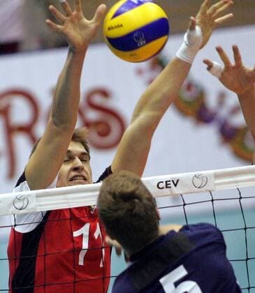 04.01.2013 Kecskemet(Hungary) Belgium-Croatia men s Volleyball CEV qualifiers boys for European Championship in Serbia & Bosnia Thomas Konings(L) Belgium stoped Filip Sestan (R) Croatia : 