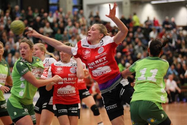 Nadja NADGORNAJA (Thüringer HC) beim Wurf FRISCH AUF! Göppingen, (Saison 2012 2013), 06.01.2013 FRISCH AUF! Göppingen vs. Thüringer HC, EWS-Arena Nördliche Ringstr. 87 73033 Göppingen 130106 2013