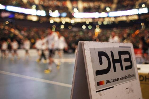 Handball: Länderspiel, Deutschland - Schweden, Schild des Deutscher Handballbund xPhilippxSzyzax xHOCHxZWEIx