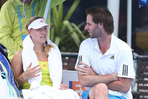 Apia International Sydney, Olympic Park Tennis Stadion,ATP,WTA,Turnier, Tournament, Trainer Torben Beltz spricht mit Angelique Kerber (GER) während der Spielpause,Ganzkörper,Querformat,Taktik,Besprechung,
