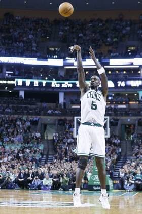 09 January 2013: Boston Celtics power forward Kevin Garnett (5) takes a jumpshot during the Boston Celtics 87-79 victory over the Phoenix Suns at the TD Garden, Boston, Massachusetts, USA. NBA Basketball Herren USA JAN 09 Suns at Celtics Icon20208503 EDITORIAL USE ONLY