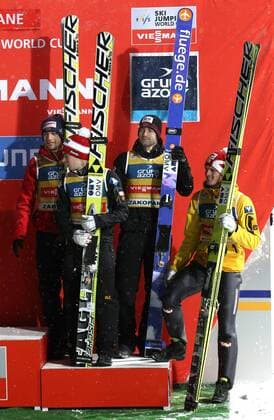 SKI NORDISCH - FIS WC Zakopane ZAKOPANE,POLEN,11.JAN.13 - SKI NORDISCH, SKISPRINGEN - FIS Weltcup der Herren, Teambewerb, Siegerehrung. Bild zeigt Andreas Kofler, Wolfgang Loitzl, Stefan Kraft und Thomas Morgenstern (AUT). 