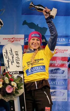 SNOWBOARD - FIS WC Bad Gastein, PSL, Damen BAD GASTEIN,AUSTRIA,11.JAN.13 - SNOWBOARD - FIS Weltcup, Parallel Slalom der Damen, Siegerehrung. Bild zeigt den Jubel von Amelie Kober (GER). Keywords: Pokal. 
