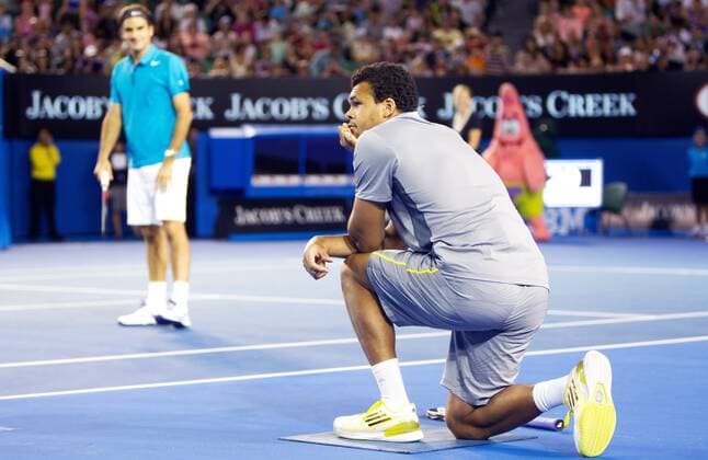 TENNIS - Australian Open 2012 MELBOURNE,AUSTRALIEN,12.JAN.13 - TENNIS - Grand Slam, Australian Open, Kids Tennis Day. Bild zeigt Roger Federer (SUI) und Jo-Wilfried Tsonga (FRA). 
