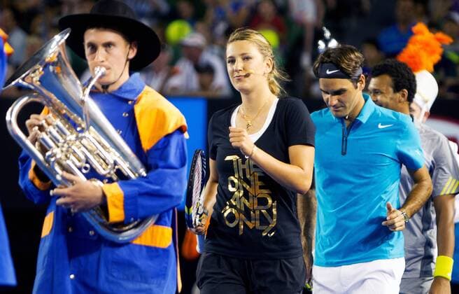 TENNIS - Australian Open 2012 MELBOURNE,AUSTRALIEN,12.JAN.13 - TENNIS - Grand Slam, Australian Open, Kids Tennis Day. Bild zeigt Victoria Azarenka (BLR) und Roger Federer (SUI). 