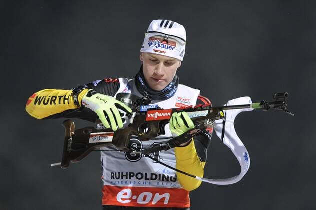 Johannes KUEHN,KÜHN (GER),am Schiessstand,Gewehr,Aktion,Einzelbild,angeschnittenes Einzelmotiv,Brustbild. Sprint der Männer 10km,men,Herren. IBU Biathlon Weltcup 2013 am 12.01.2013 in Ruhpolding Chiemgau Arena,Saison 2012 13. Â